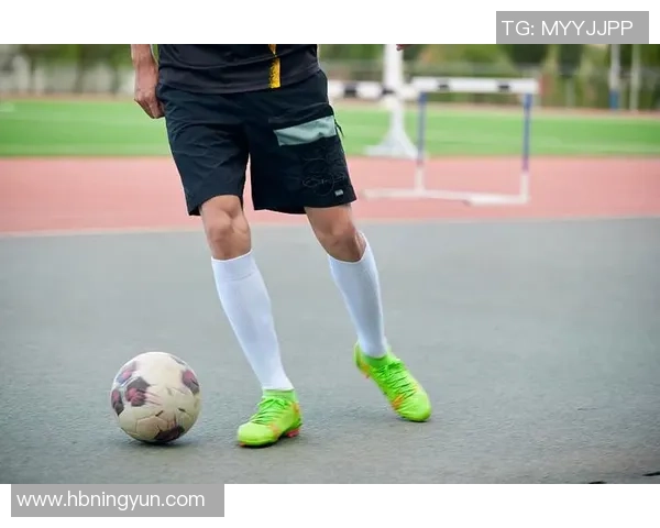 足球明星高清养眼图片集锦展现运动之美与魅力瞬间